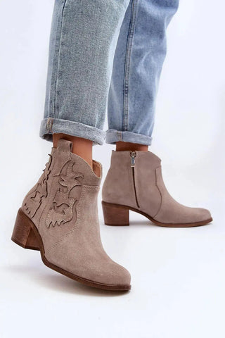 Step in style women's boots made of natural suede