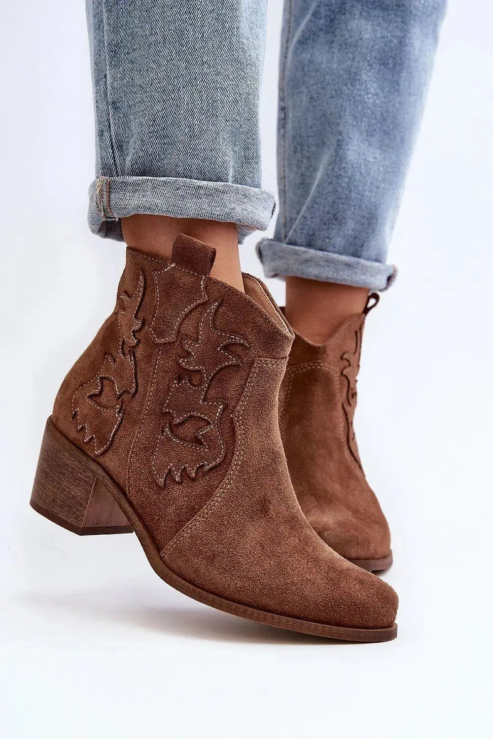 Step in style women's boots made of natural suede