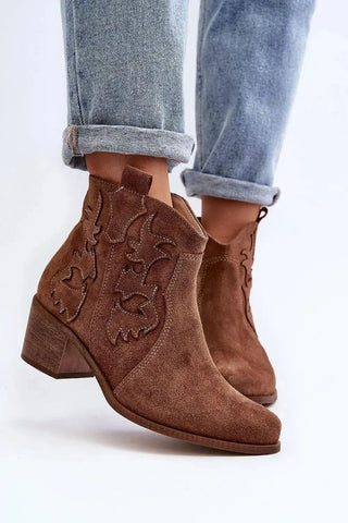 Step in style women's boots made of natural suede
