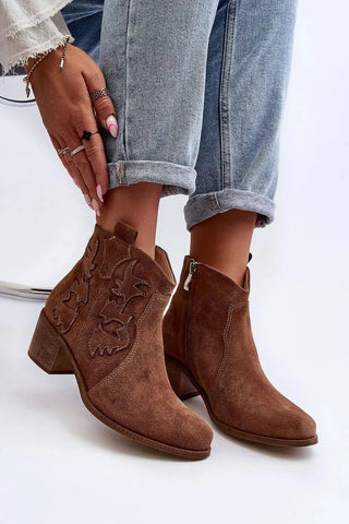 Step in style women's boots made of natural suede