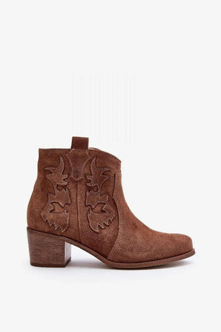 Step in style women's boots made of natural suede