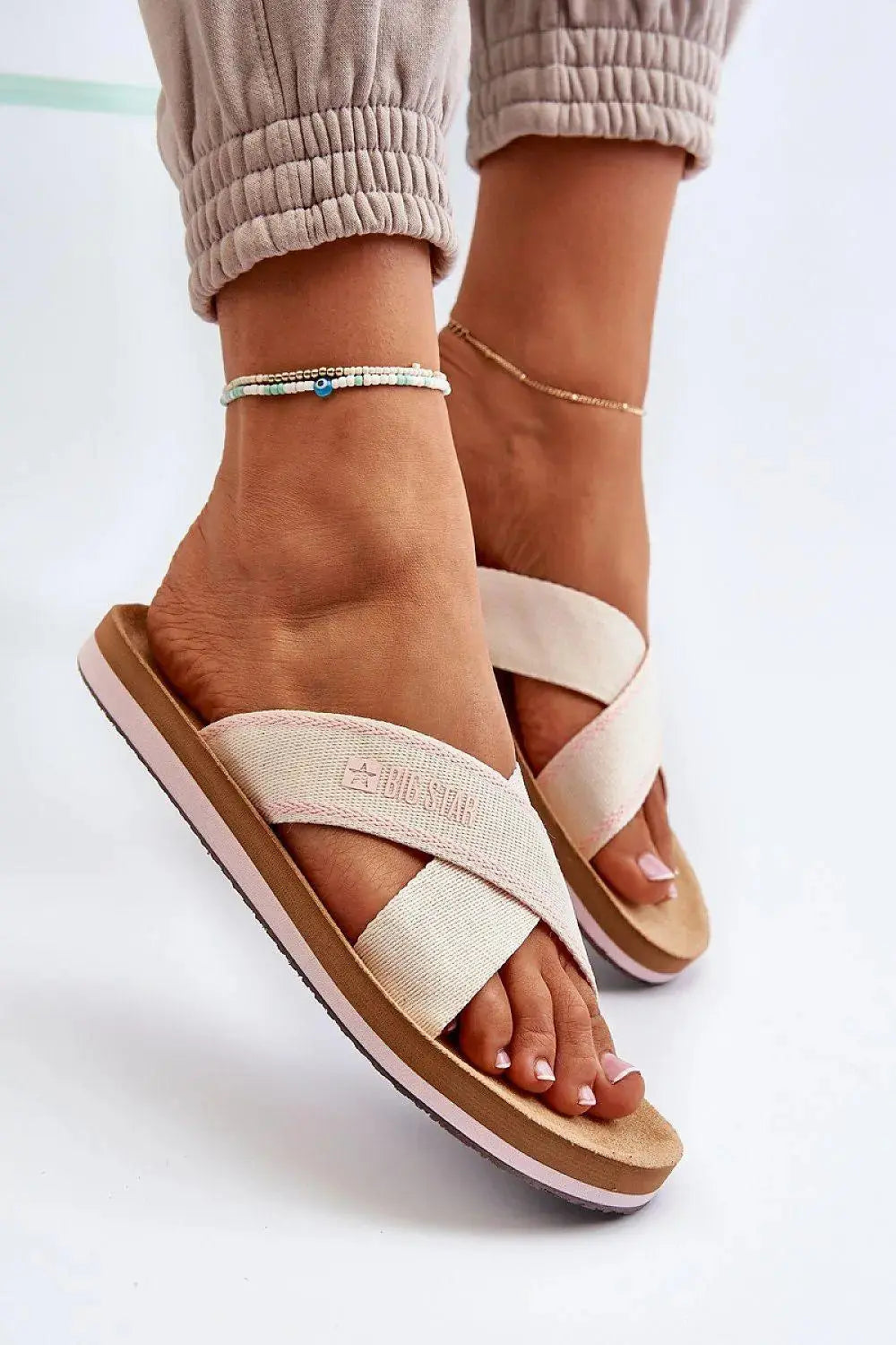 Step in style women's two intertwining straps flip-flops from the Big Star brand
