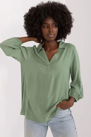 Sublevel airy and pleasant blouse