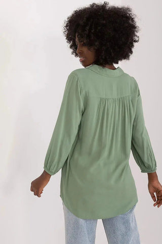 Sublevel airy and pleasant blouse
