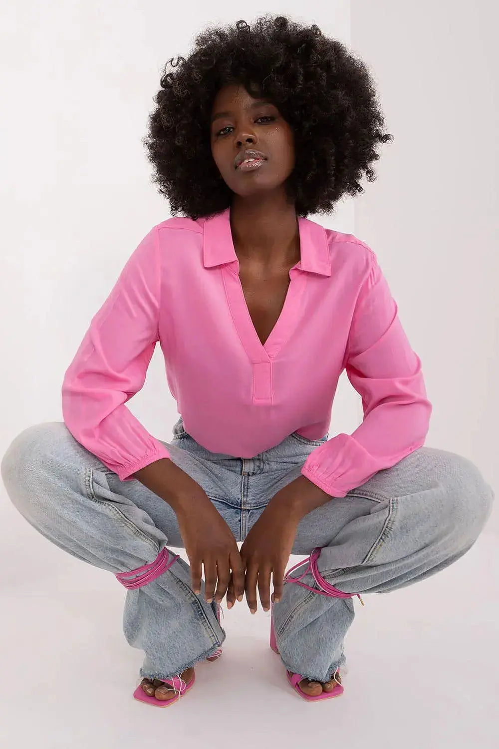 Sublevel airy and pleasant blouse