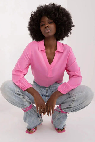 Sublevel airy and pleasant blouse