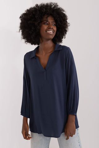 Sublevel airy and pleasant blouse