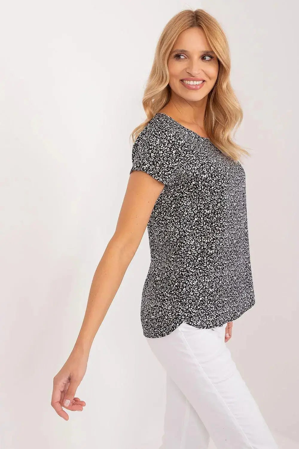 Sublevel unique design and lightweight material blouse