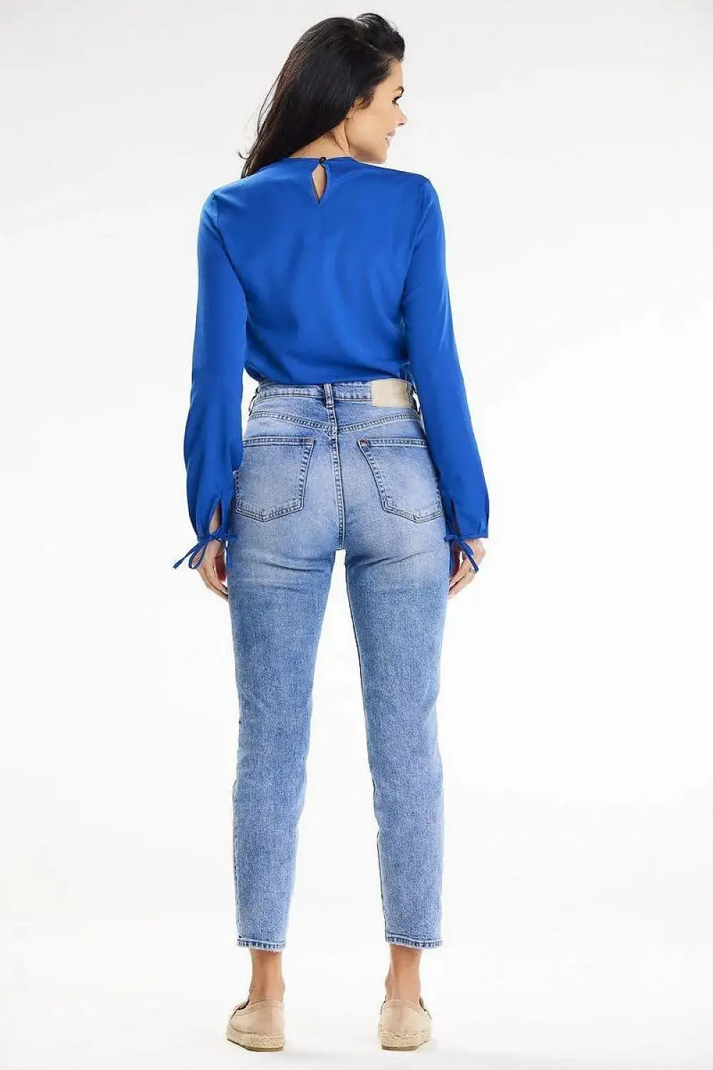 awama casual blouse with long sleeves tied at the bottom