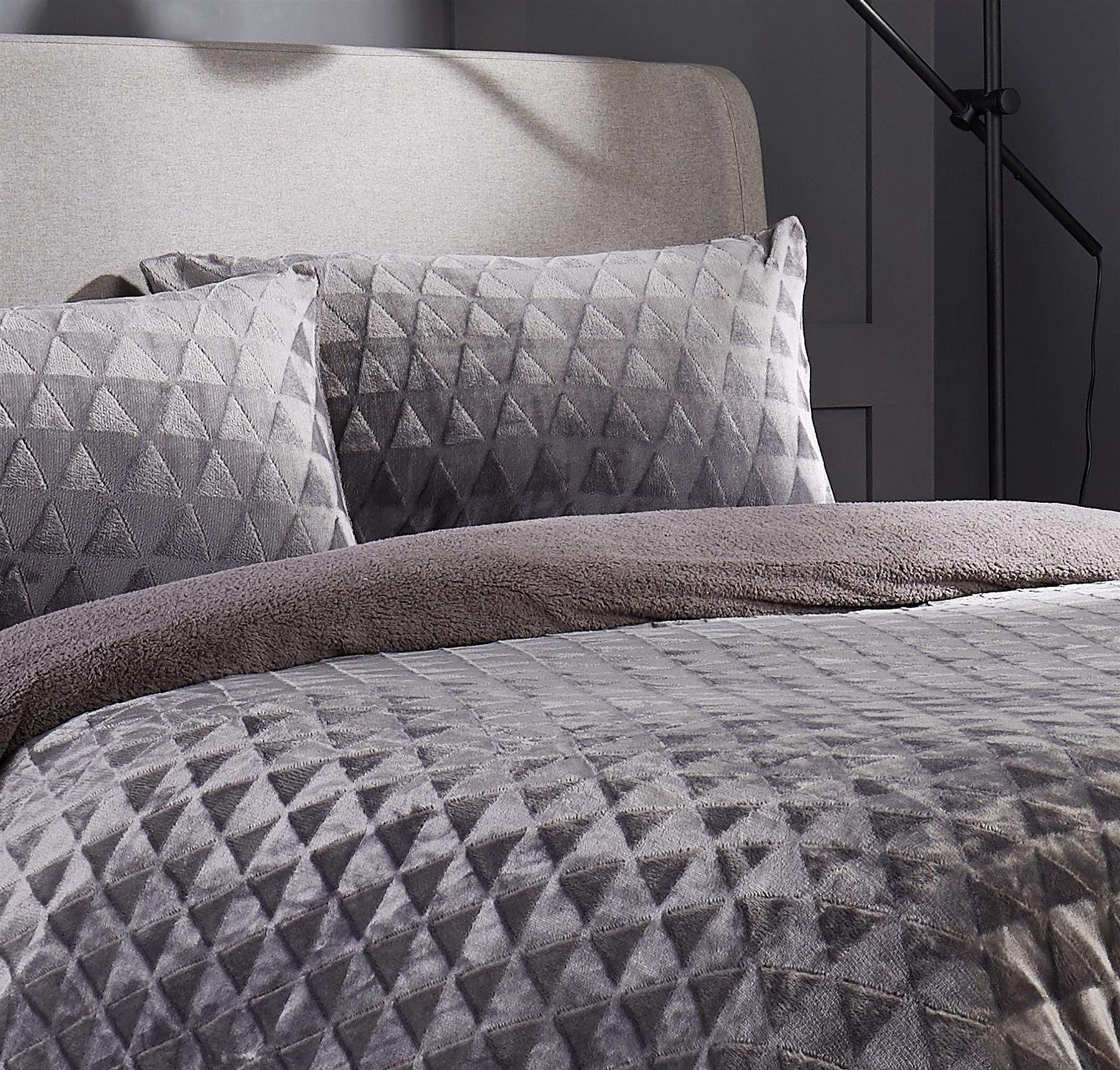 OLIVIA ROCCO Geometric Reversible Teddy Bear Faux Fur Duvet Set Ultra Soft Bedding OEKO-TEX Certified For Cozy Winter Nights
