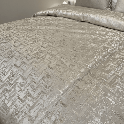 Sorrel Cream & Gold Metallic Abstract Patterned Bedspread